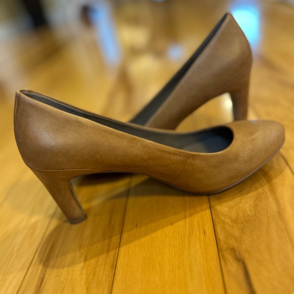 NWOT Ecco Women’s Tan Heels Shoes - Picture 14 of 14